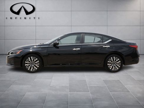 Used 2025 Nissan Altima 2.5 SV FWD image 4