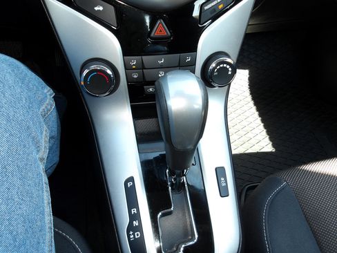 Used 2015 Chevrolet Cruze LT image 18