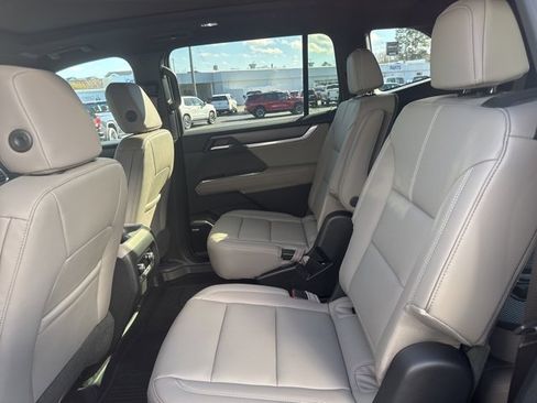 New 2026 GMC Acadia Elevation image 12