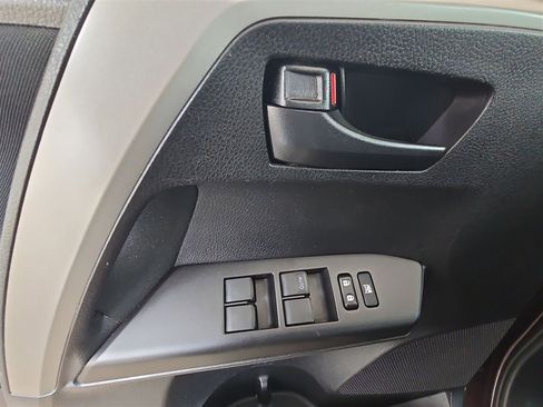 Used 2018 Toyota RAV4 LE image 20