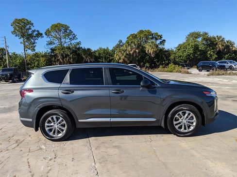 Used 2020 Hyundai Santa Fe SE image 10