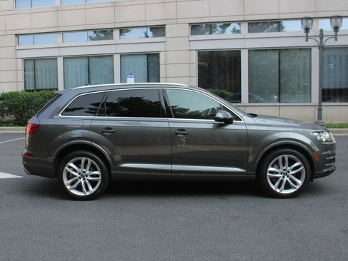 Used 2018 Audi Q7 3.0T Prestige AWD/4WD image 6