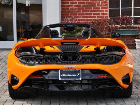 Used 2024 McLaren 750S Spider RWD image 5