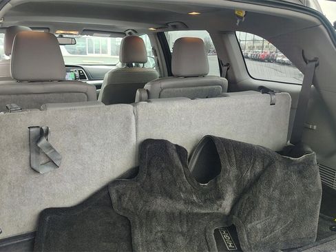 Used 2016 Toyota Highlander XLE image 32