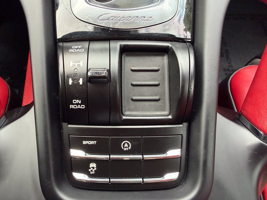 Used 2018 Porsche Cayenne Platinum Edition AWD/4WD image 34