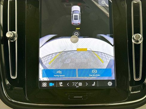 Certified 2025 Volvo XC40 B5 Plus w/ Protection Package Premier image 14