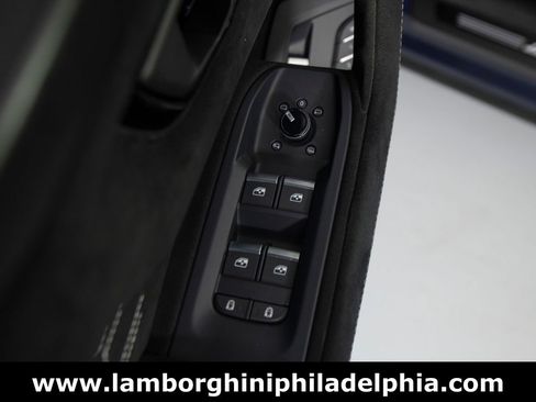 Used 2023 Lamborghini Urus Performante AWD/4WD image 14