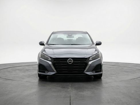 Used 2025 Nissan Altima 2.5 SV image 2