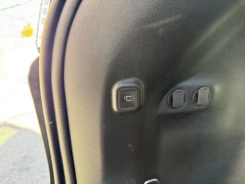 Used 2019 Jeep Cherokee Limited image 28