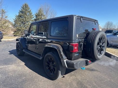 Used 2022 Jeep Wrangler Unlimited Sahara image 5