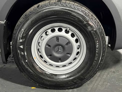 Used 2025 Mercedes-Benz Sprinter 2500 image 9