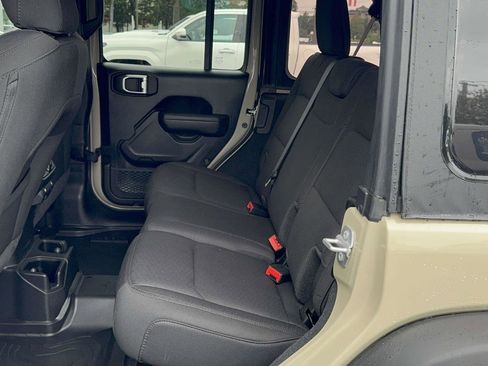 Used 2022 Jeep Wrangler Unlimited Sport image 13