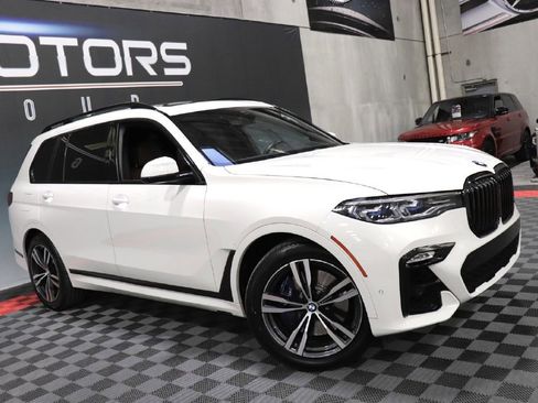 Used 2020 BMW X7 M50i w/ Cold Weather Package image 11
