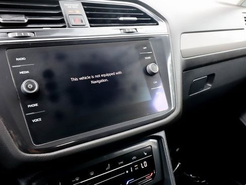 Used 2022 Volkswagen Tiguan SE image 11