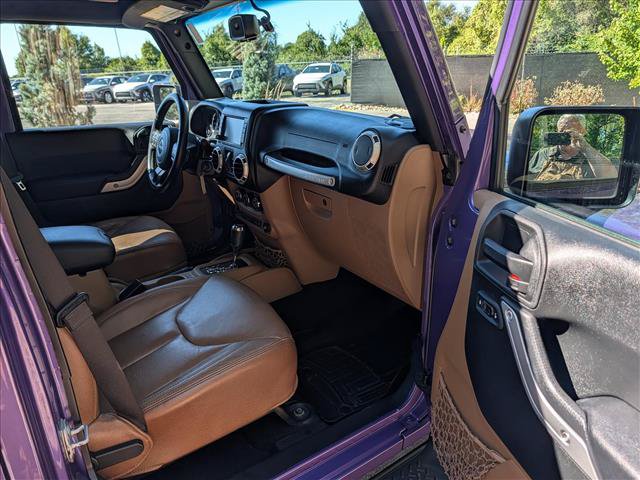 Used 2017 Jeep Wrangler Unlimited Sahara w/ Connectivity Group AWD/4WD image 12
