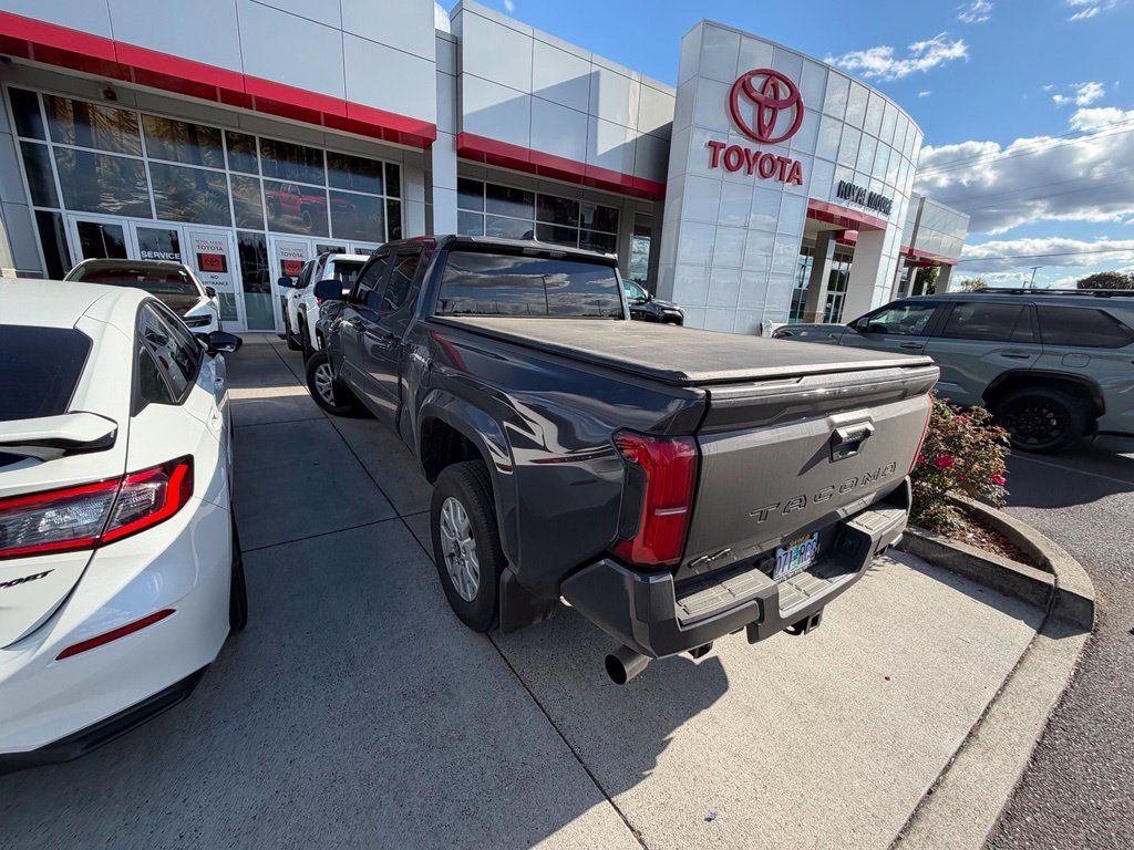 Used 2026 Toyota Tacoma SR5 AWD/4WD image 4