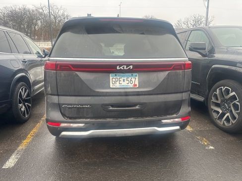 Used 2022 Kia Carnival SX Prestige image 9