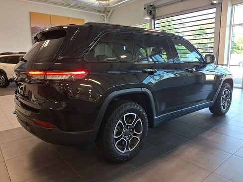 Used 2023 Jeep Grand Cherokee Trailhawk w/ Luxury Tech Group III AWD/4WD image 6