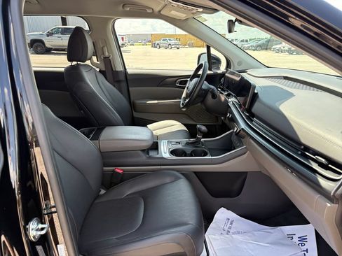 Used 2026 Kia Carnival FWD image 44