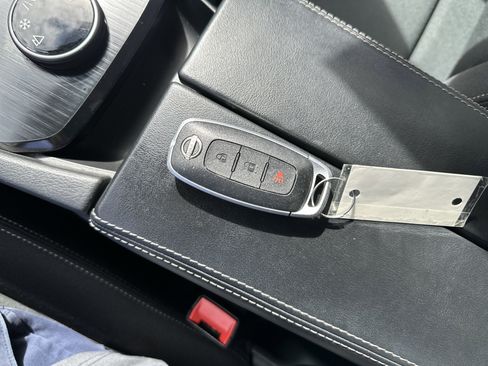 Used 2023 Nissan Rogue S image 27