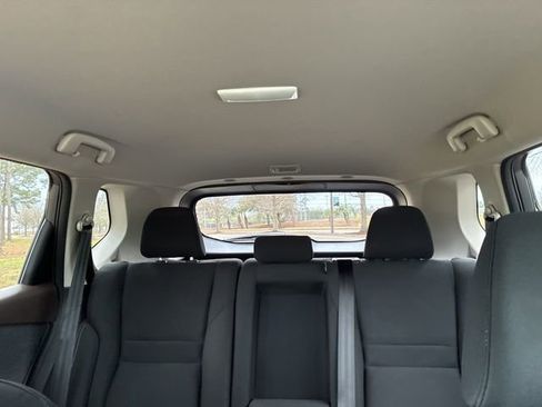 Used 2023 Nissan Rogue S image 34