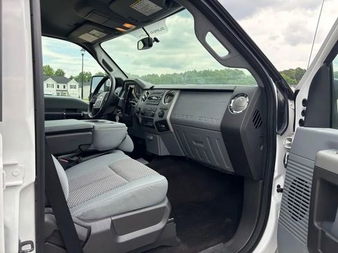 Used 2014 Ford F250 XLT w/ XLT Premium Package AWD/4WD image 29