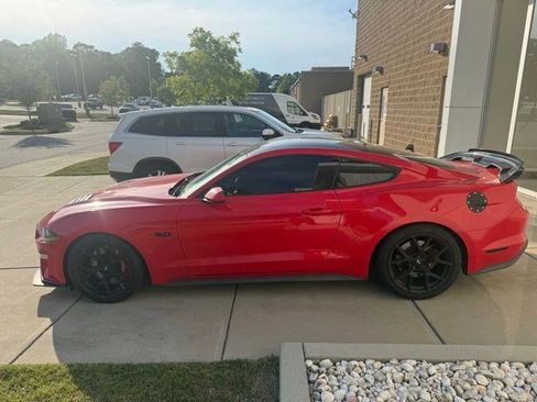 Used 2018 Ford Mustang GT w/ Black Accent Pkg RWD image 16