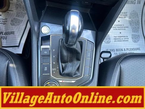 Used 2018 Volkswagen Tiguan SEL AWD/4WD image 25