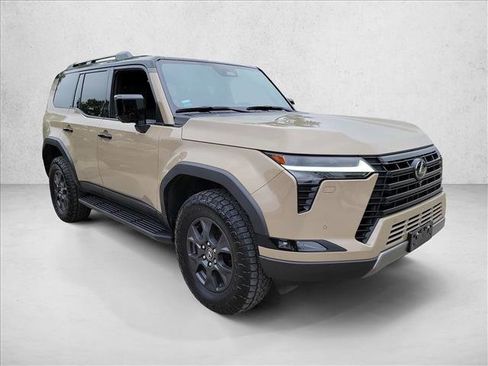 Used 2024 Lexus GX 550 AWD/4WD image 3