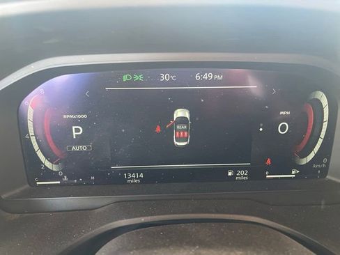 Used 2025 Nissan Rogue SL AWD/4WD image 6