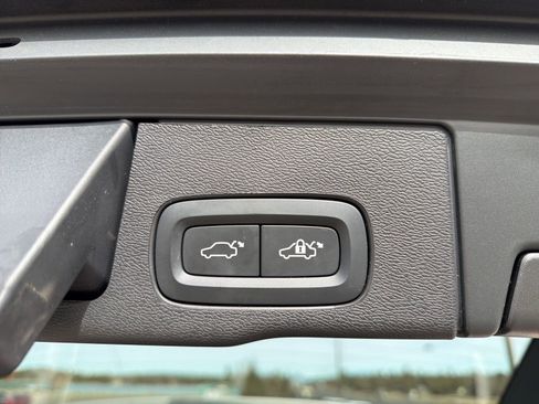 Used 2023 Volvo XC60 B5 Plus w/ Protection Package Premier AWD/4WD image 23