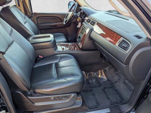 Used 2007 Chevrolet Avalanche LTZ w/ LTZ Preferred Equipment Group image 19