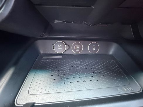 Used 2022 Genesis G70 3.3T Launch Edition RWD image 31