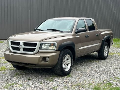 Used 2010 Dodge Dakota Big Horn w/ Premium Sound Group AWD/4WD image 1