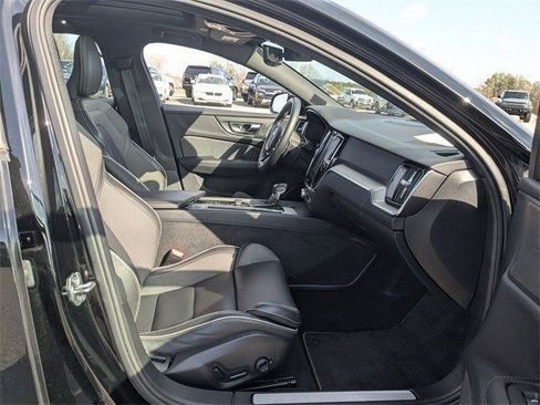 Used 2019 Volvo S60 T5 R-Design image 28