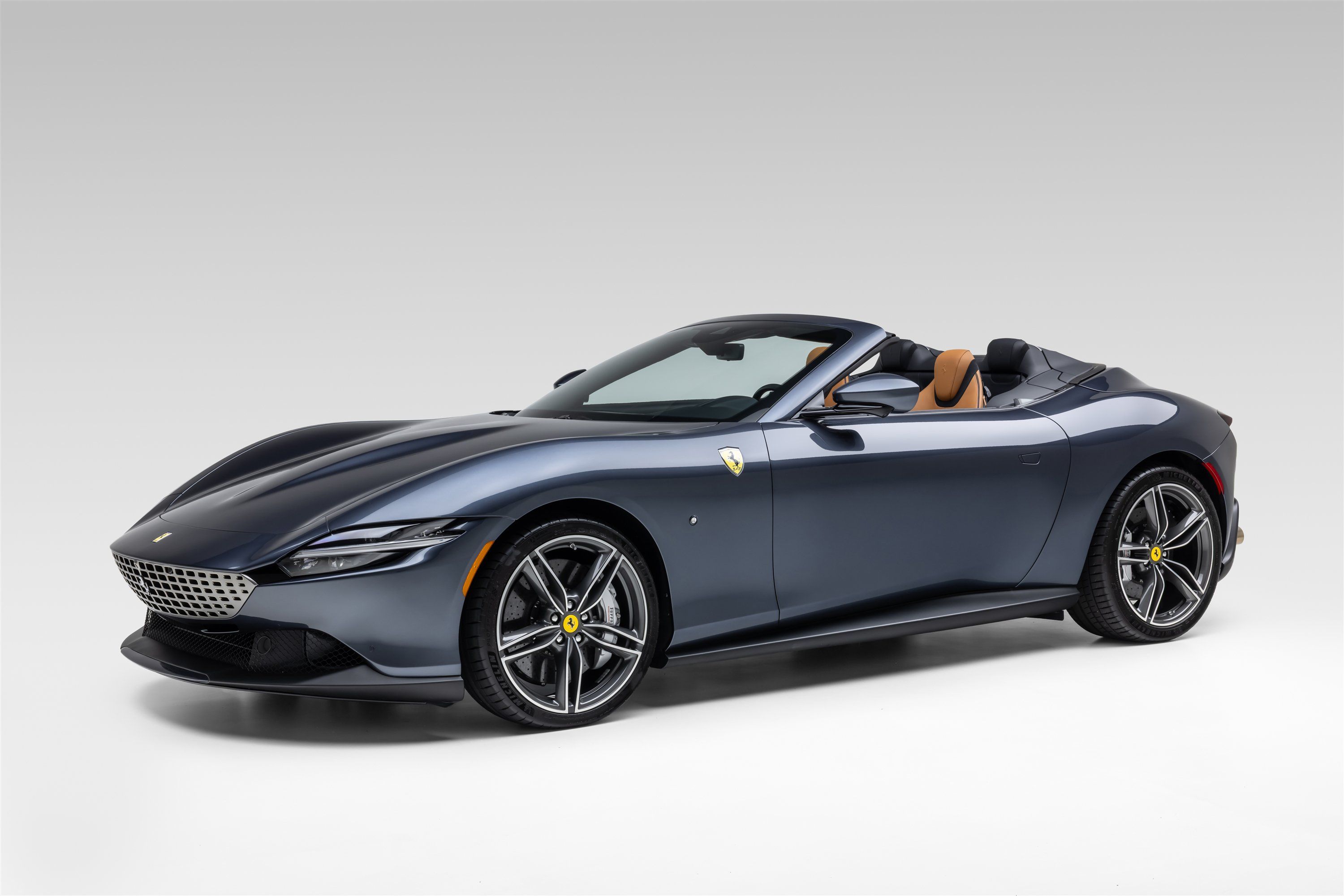 Certified 2025 Ferrari Roma Spider RWD image 2