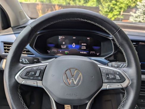 Certified 2024 Volkswagen Taos SE w/ Panoramic Sunroof Package image 30