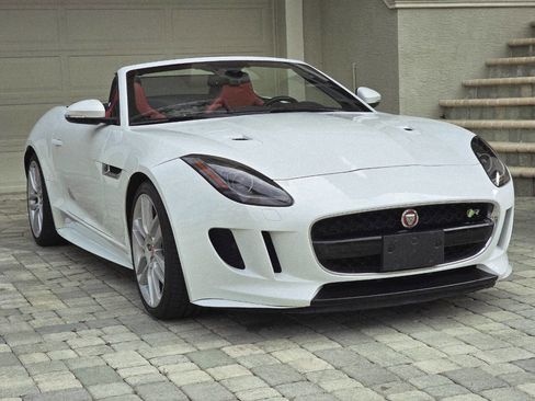 Used 2016 Jaguar F-TYPE R image 26