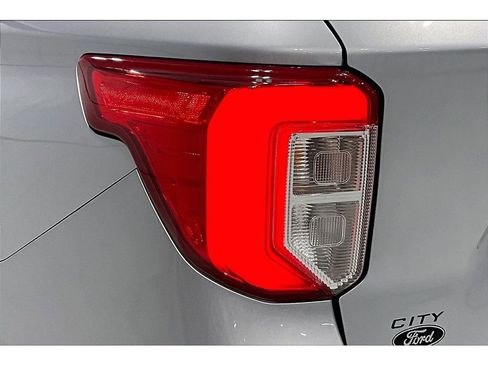Used 2021 Ford Explorer Limited w/ Equipment Group 301A RWD image 31
