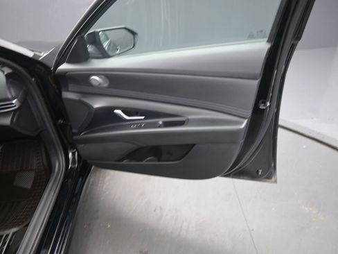 Used 2023 Hyundai Elantra Limited image 20