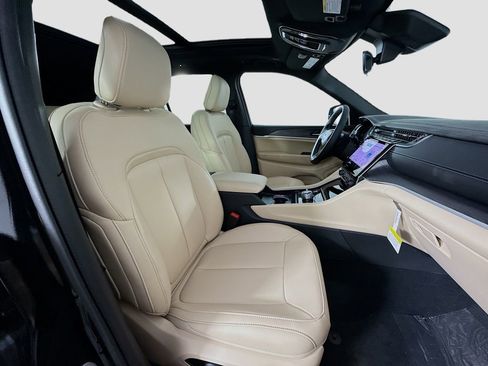 New 2025 Jeep Grand Cherokee Limited image 14