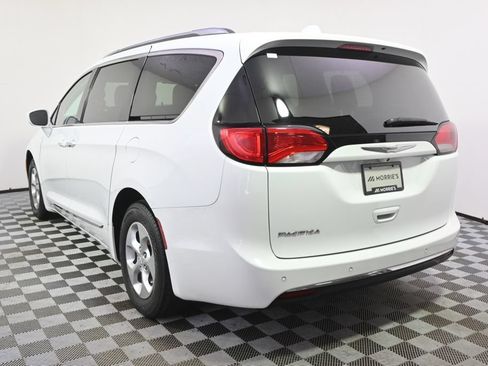 Used 2017 Chrysler Pacifica Touring-L Plus FWD image 4