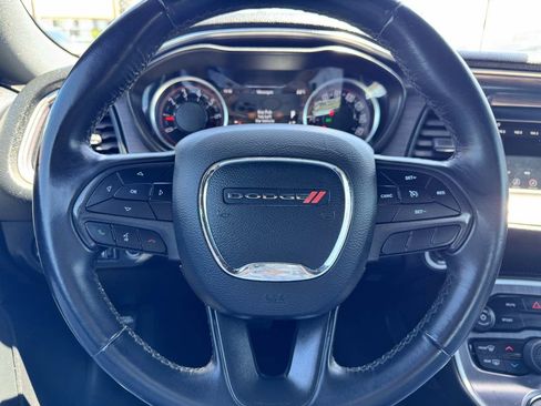 Used 2018 Dodge Challenger SXT RWD image 37