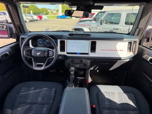 Used 2025 Ford Bronco Heritage Edition AWD/4WD image 2