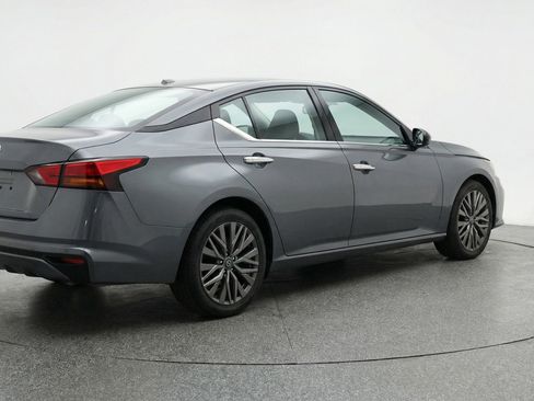 Used 2025 Nissan Altima 2.5 SV image 9