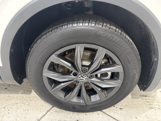 Used 2024 Volkswagen Tiguan SE AWD/4WD image 30