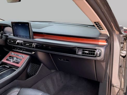 Used 2024 Lincoln Aviator Reserve AWD/4WD image 37