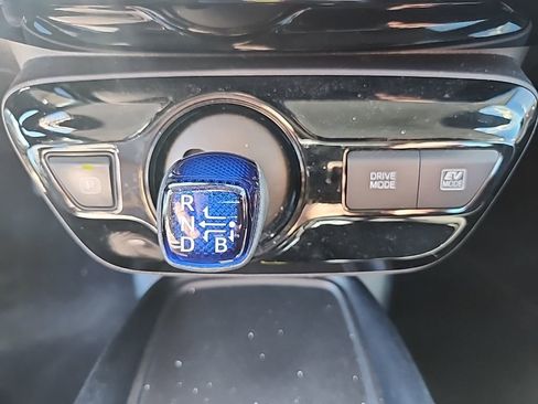 Used 2020 Toyota Prius LE image 21