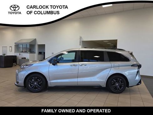Used 2024 Toyota Sienna XSE w/ XSE Plus Package image 1