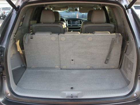 Used 2016 Toyota Highlander Limited image 10